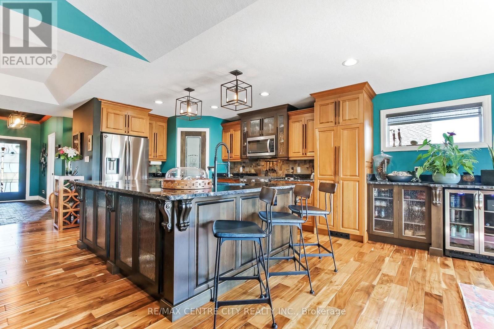 22 Oakmont Street, St. Thomas, Ontario  N5R 0G3 - Photo 12 - X12380051