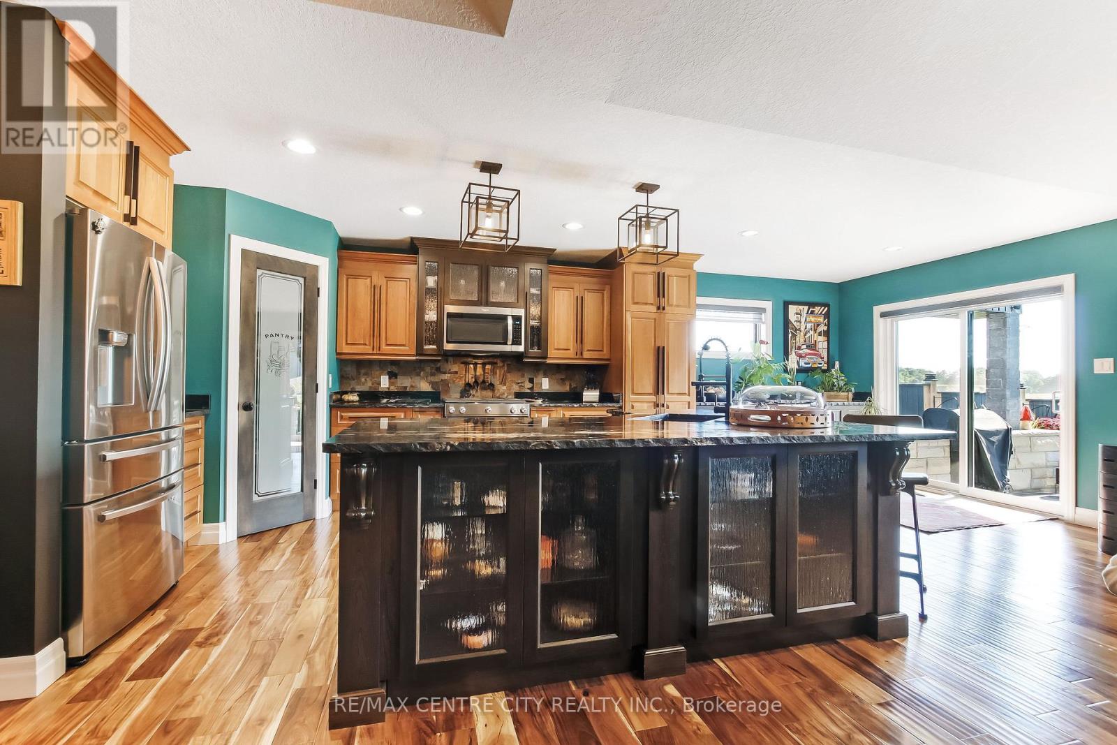22 Oakmont Street, St. Thomas, Ontario  N5R 0G3 - Photo 13 - X12380051