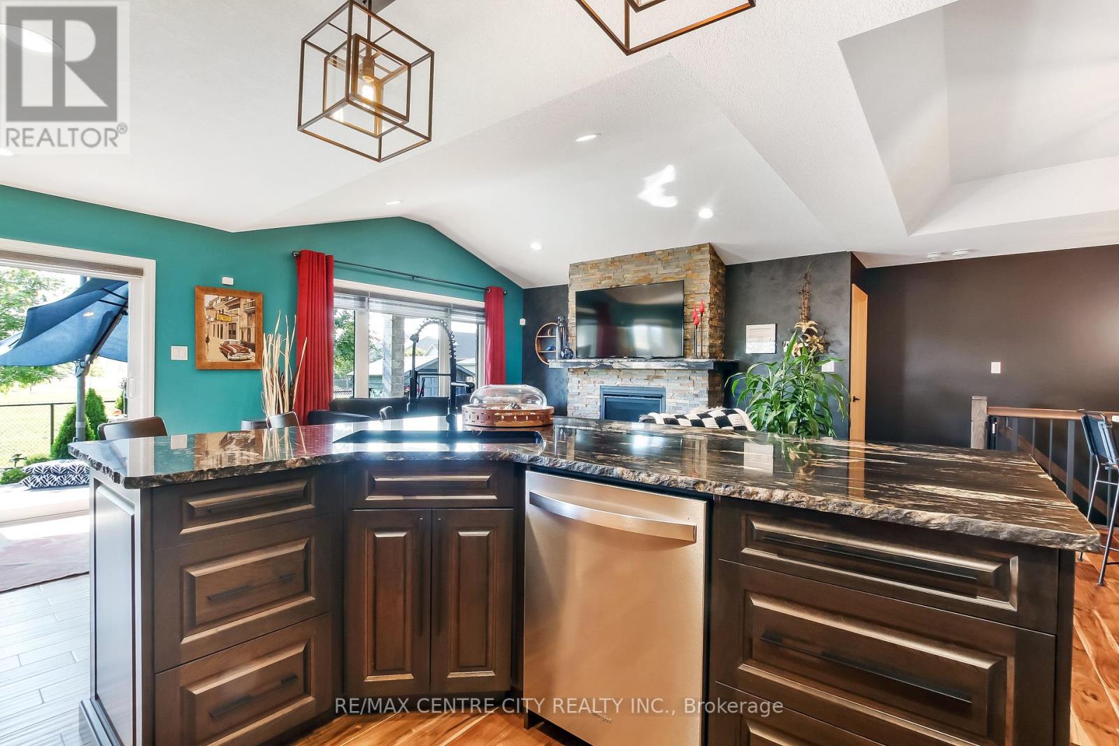 22 Oakmont Street, St. Thomas, Ontario  N5R 0G3 - Photo 15 - X12380051