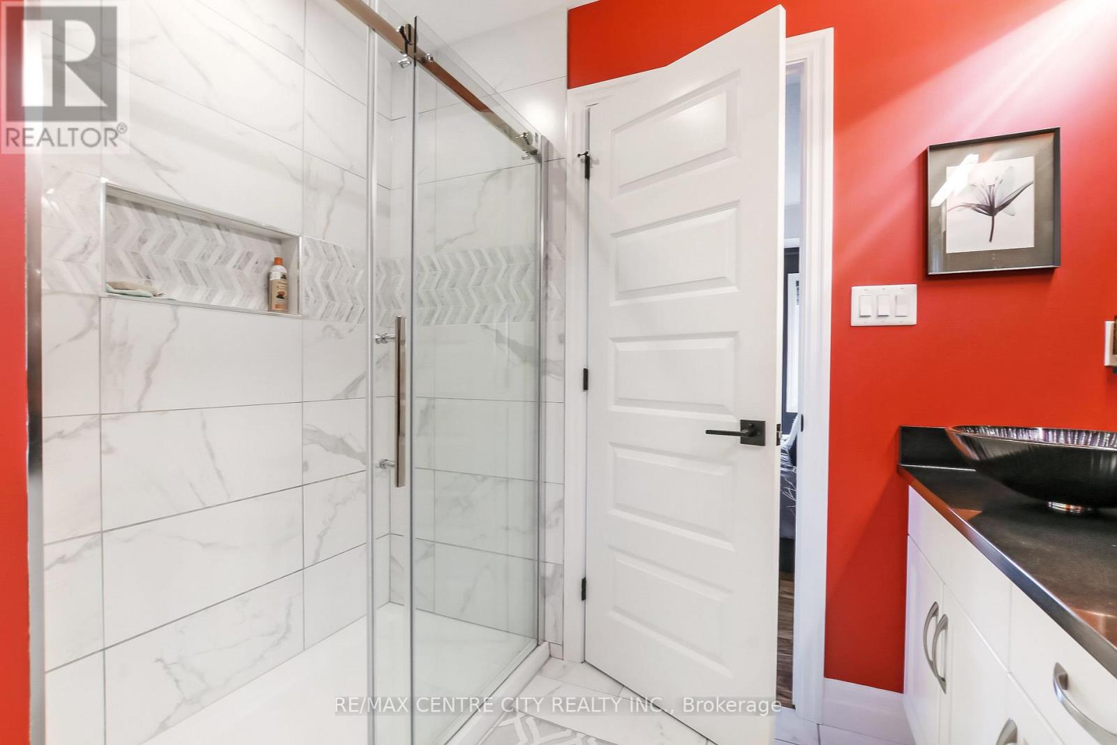 22 Oakmont Street, St. Thomas, Ontario  N5R 0G3 - Photo 25 - X12380051