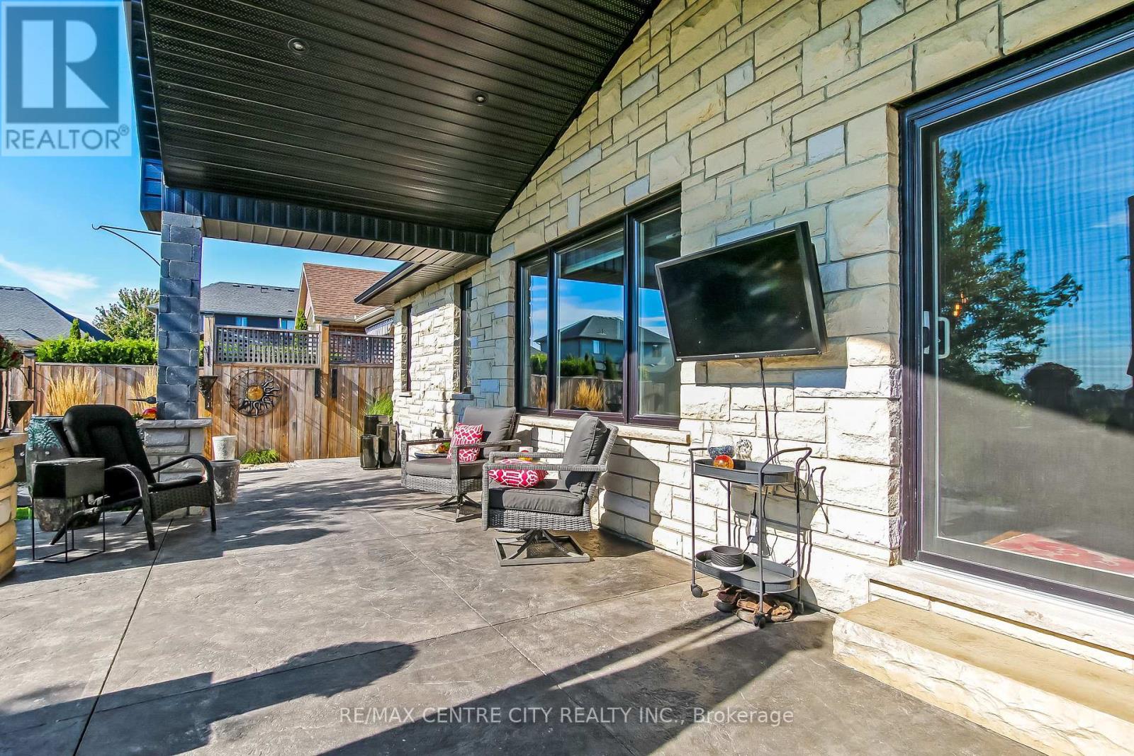 22 Oakmont Street, St. Thomas, Ontario  N5R 0G3 - Photo 34 - X12380051