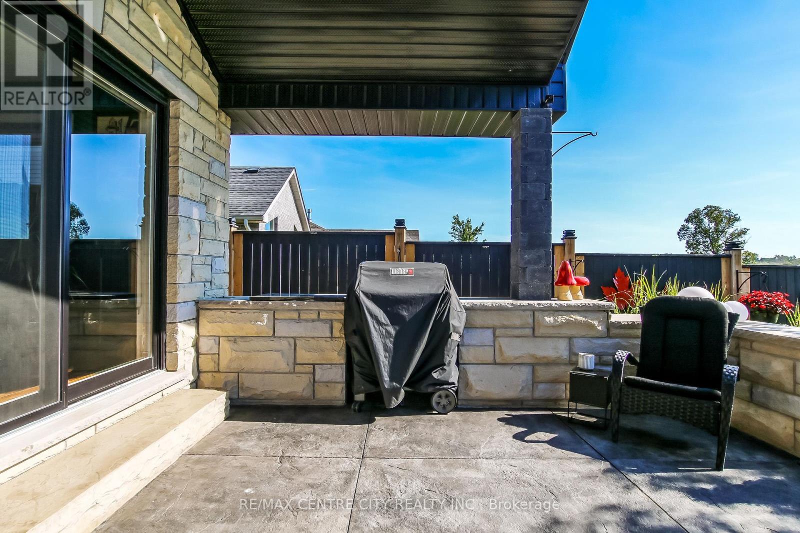 22 Oakmont Street, St. Thomas, Ontario  N5R 0G3 - Photo 37 - X12380051