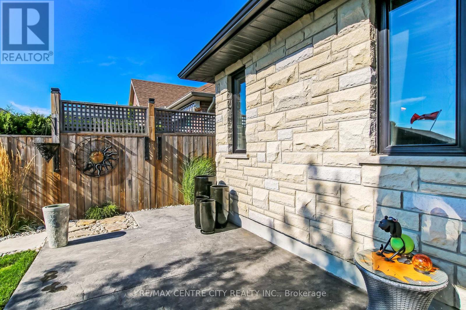 22 Oakmont Street, St. Thomas, Ontario  N5R 0G3 - Photo 38 - X12380051