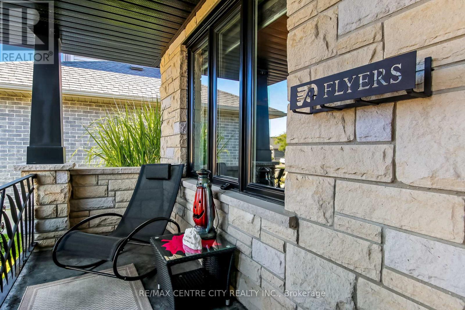 22 Oakmont Street, St. Thomas, Ontario  N5R 0G3 - Photo 4 - X12380051