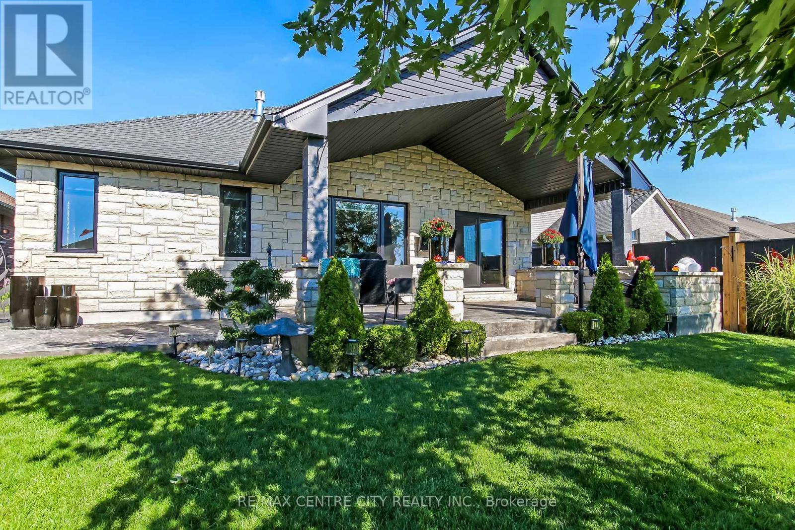 22 Oakmont Street, St. Thomas, Ontario  N5R 0G3 - Photo 40 - X12380051