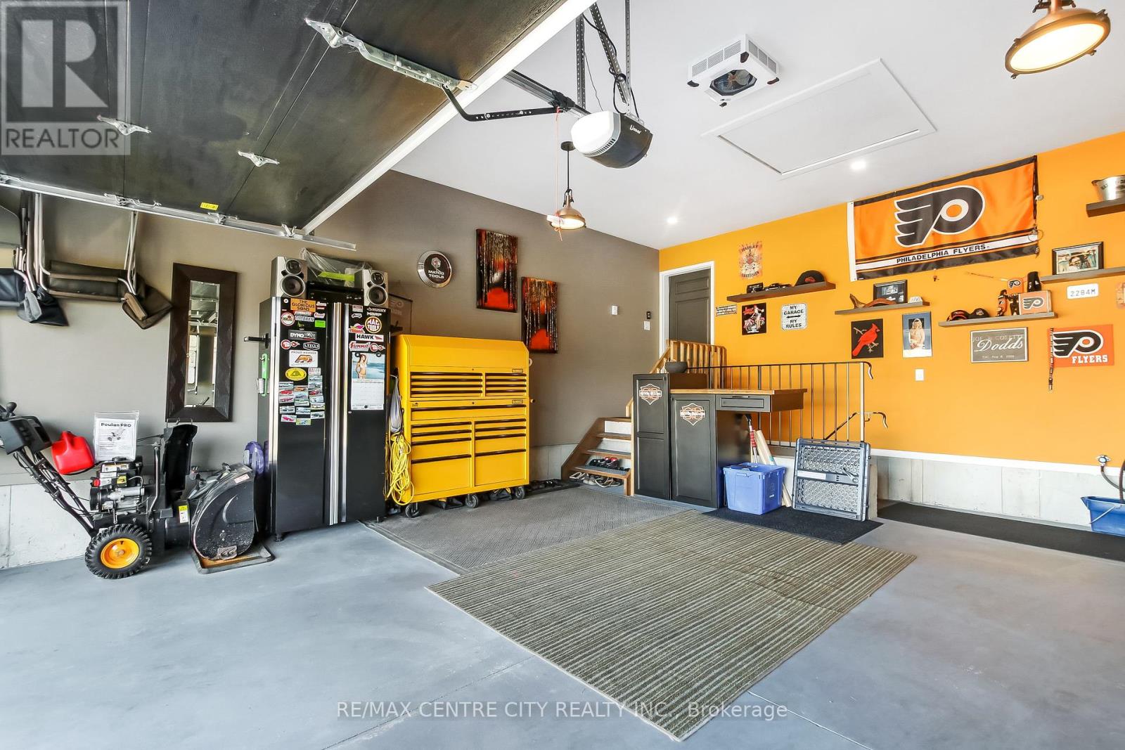 22 Oakmont Street, St. Thomas, Ontario  N5R 0G3 - Photo 5 - X12380051