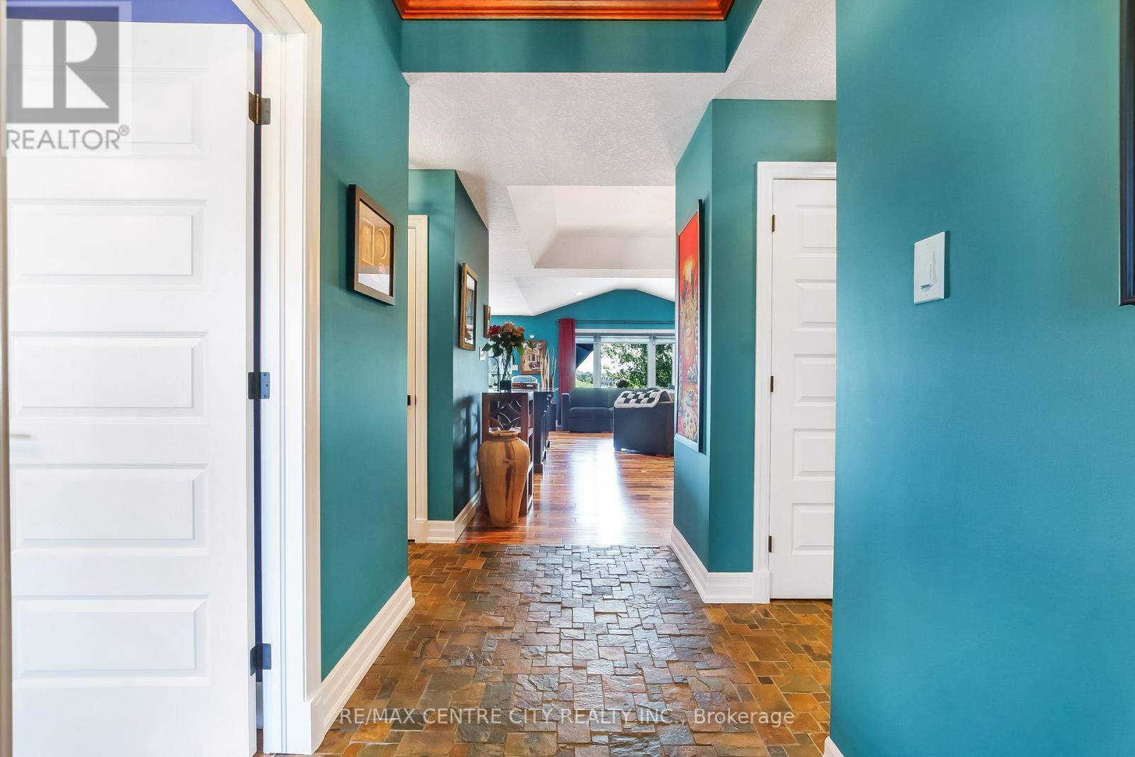 22 Oakmont Street, St. Thomas, Ontario  N5R 0G3 - Photo 7 - X12380051