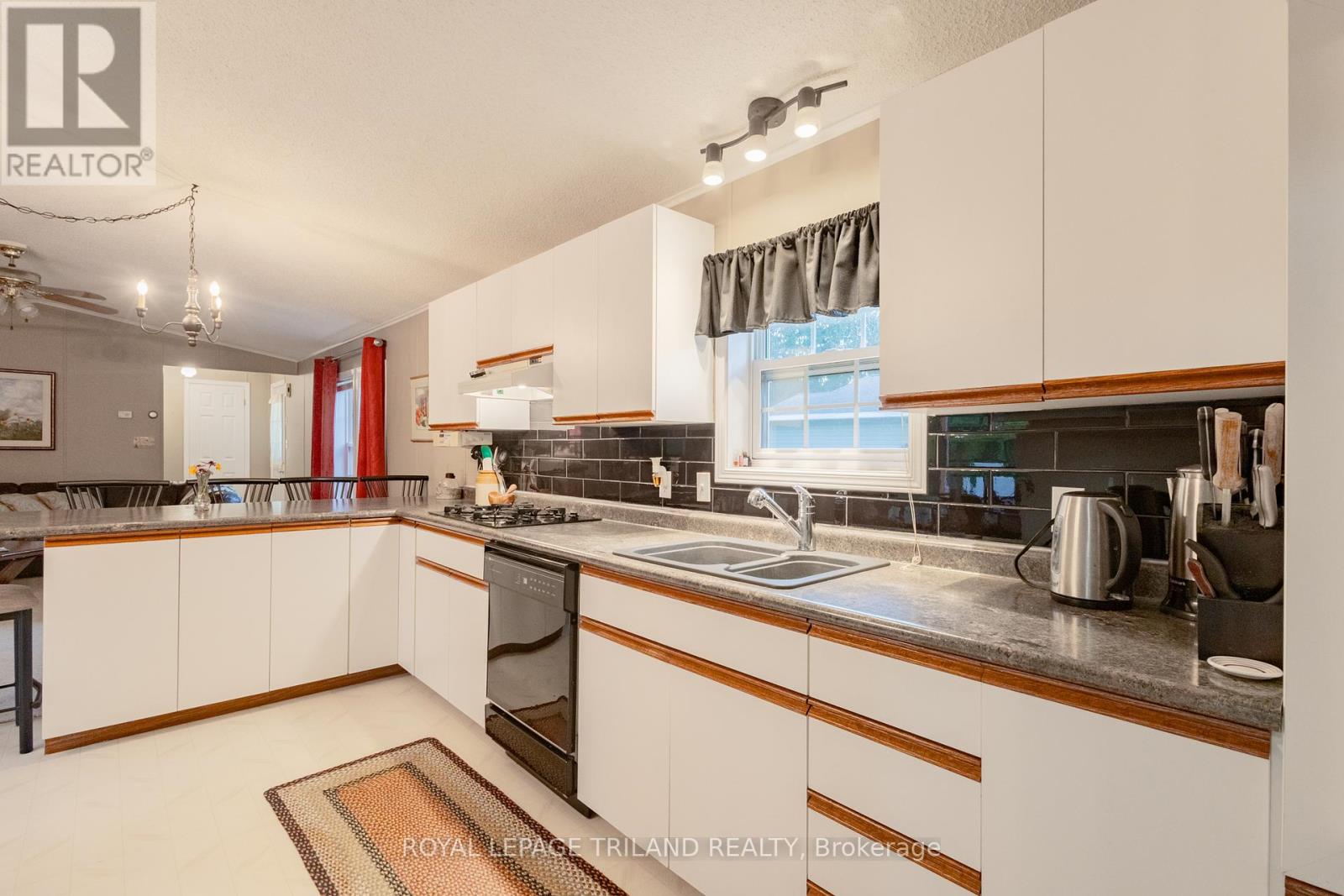 14 Dominican Lane, Bluewater, Ontario  N0M 1N0 - Photo 25 - X12380066