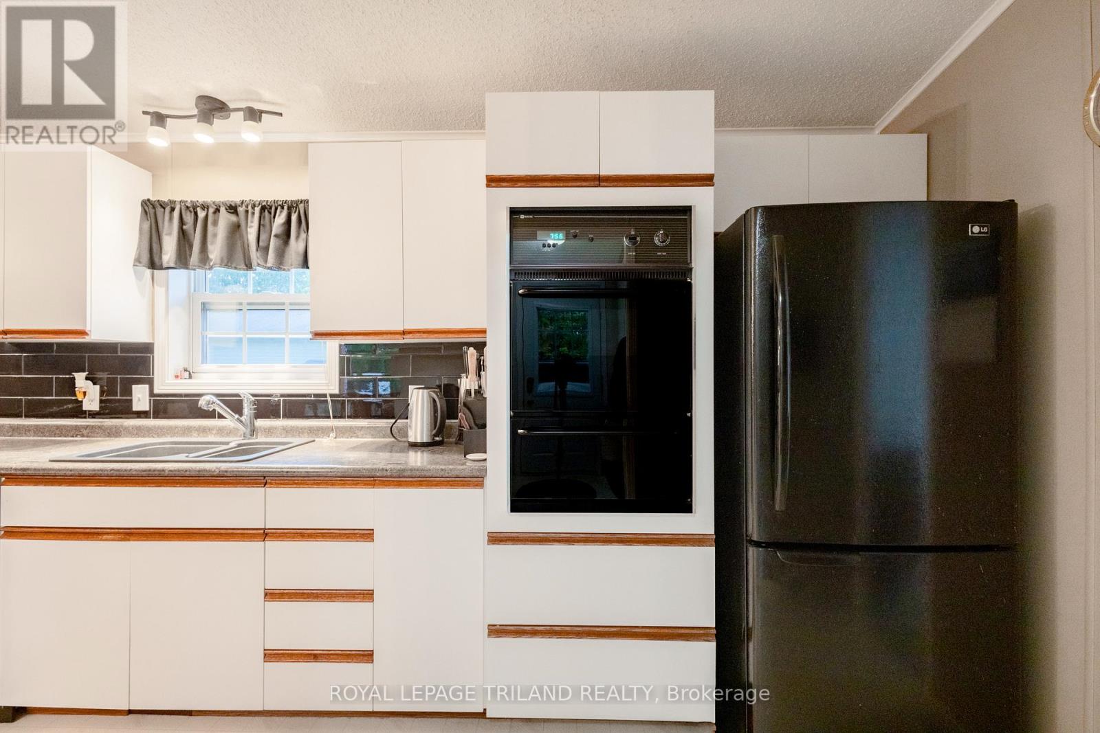 14 Dominican Lane, Bluewater, Ontario  N0M 1N0 - Photo 26 - X12380066