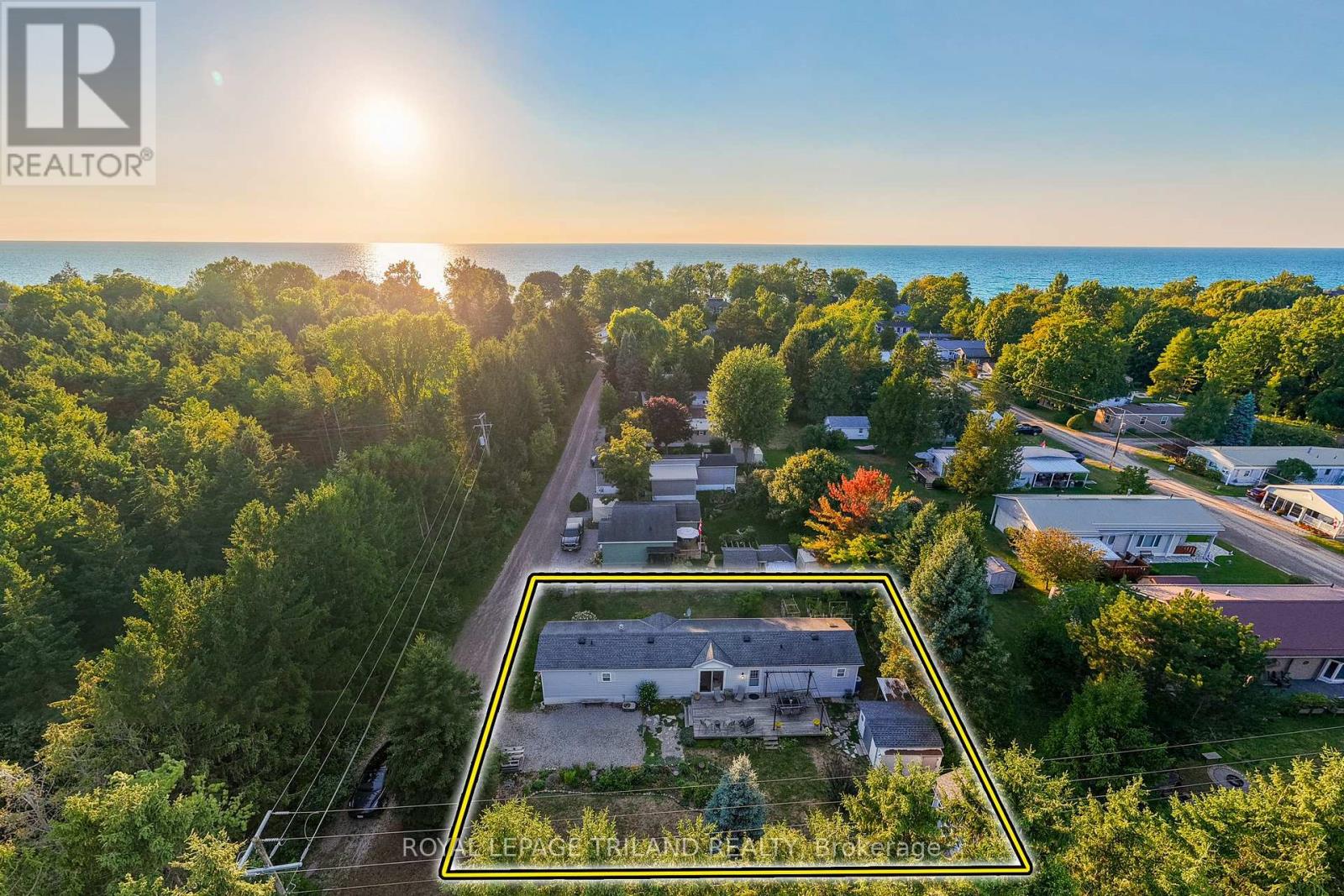14 Dominican Lane, Bluewater, Ontario  N0M 1N0 - Photo 5 - X12380066