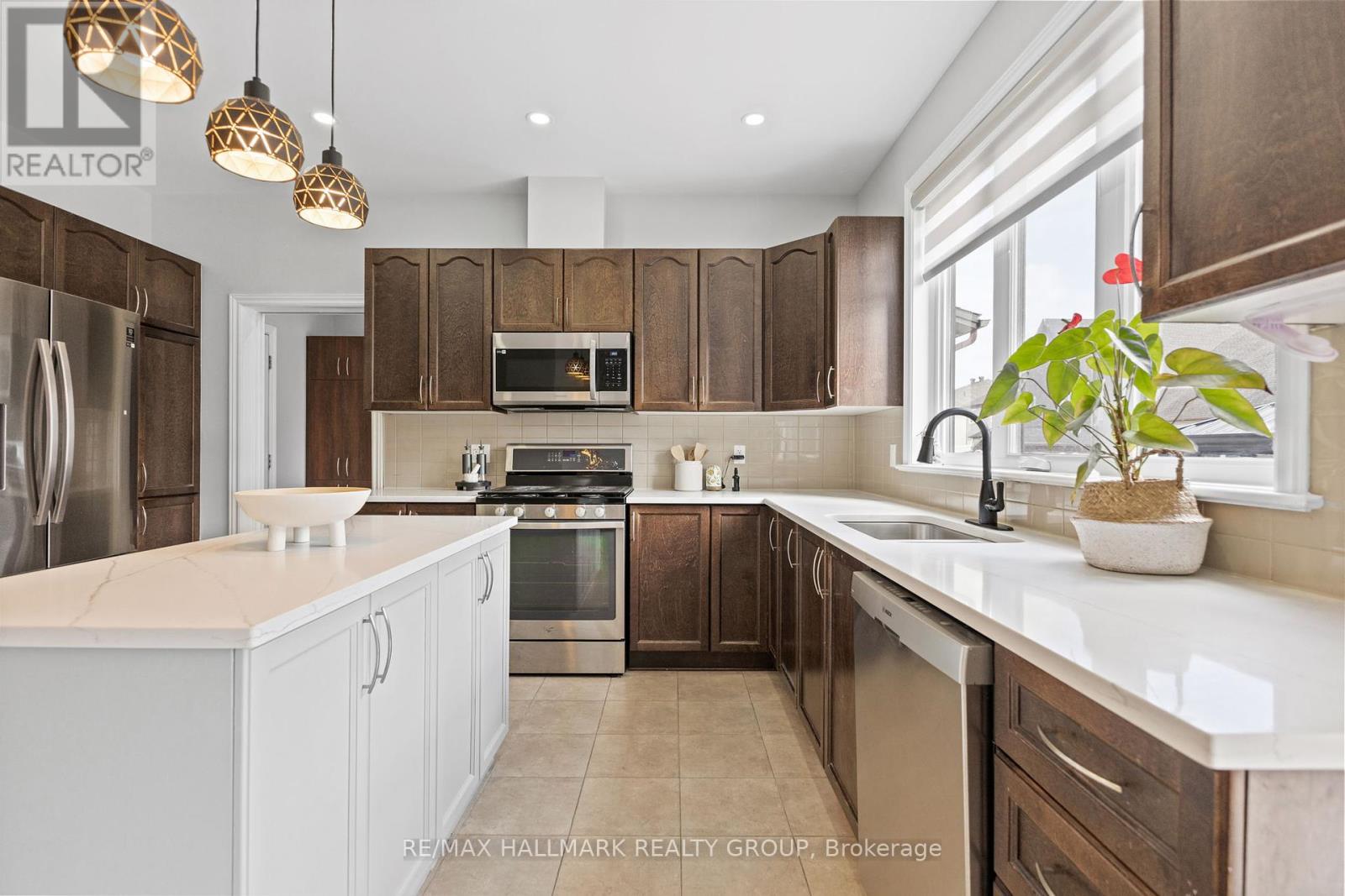 254 Gracewood Crescent, Ottawa, Ontario  K1T 0J1 - Photo 8 - X12379998