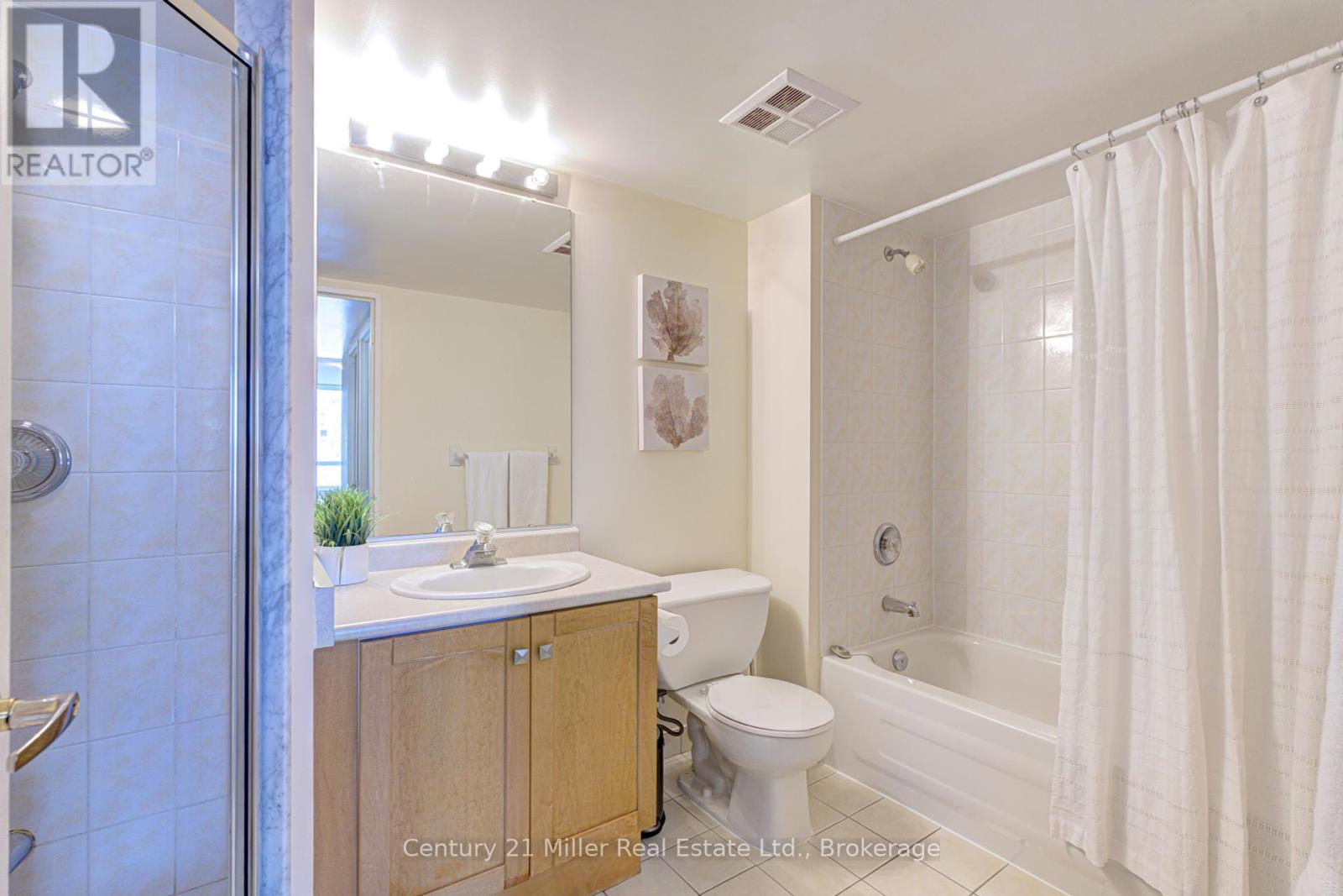 1210 - 156 Enfield Place, Mississauga, Ontario  L5B 4L8 - Photo 18 - W12379946