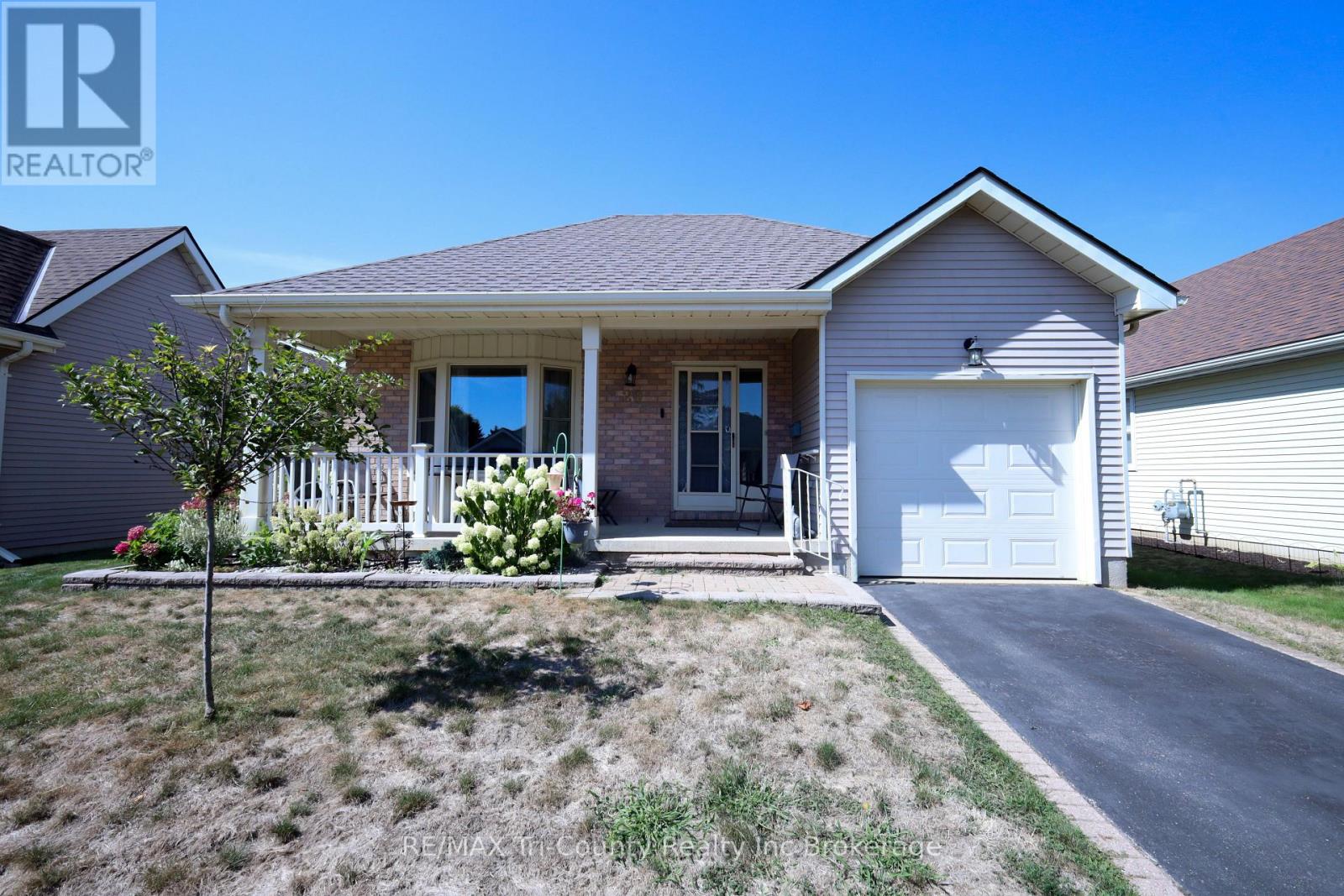 20 Edwin Crescent, Tillsonburg, Ontario  N4G 5H3 - Photo 1 - X12380029