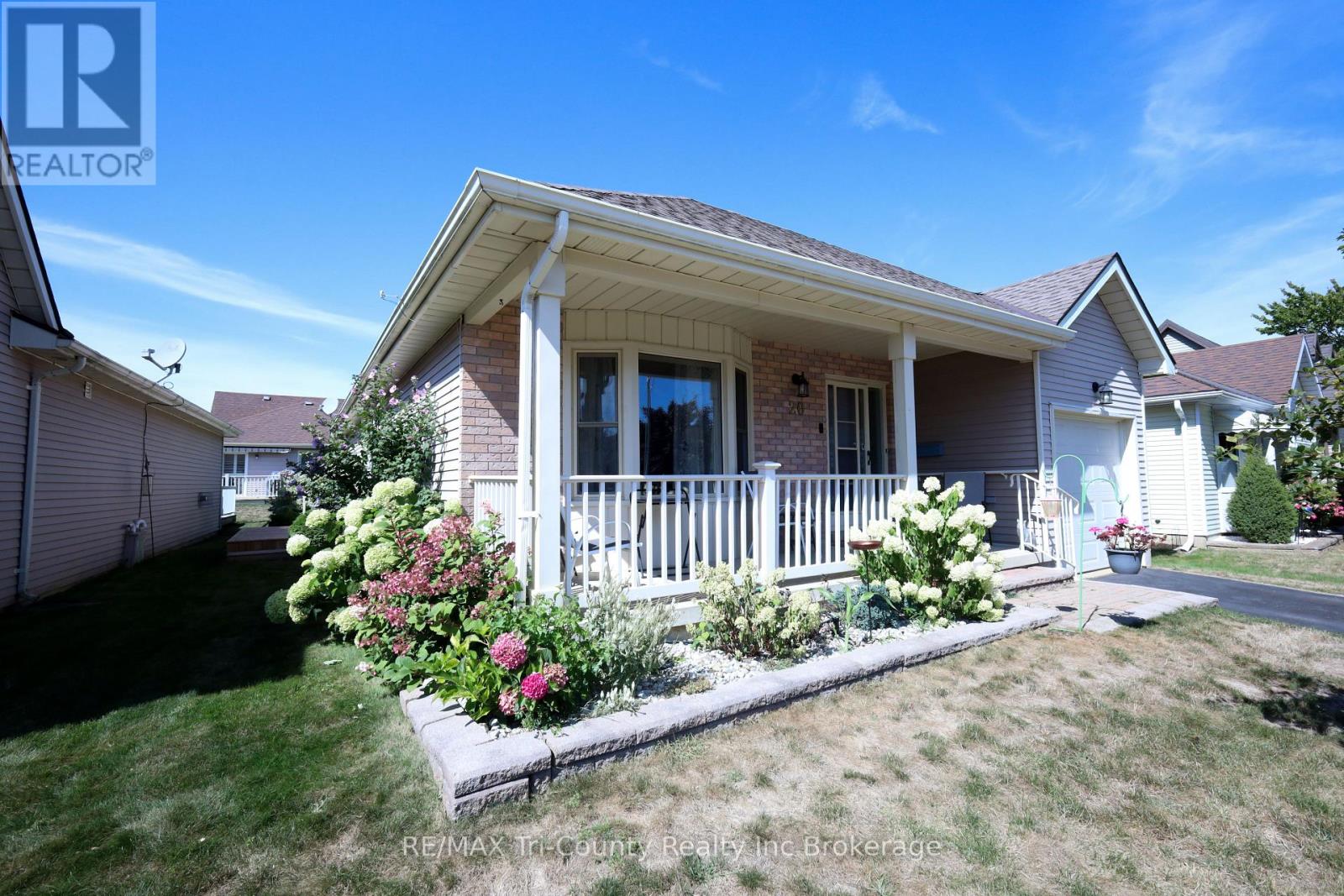 20 Edwin Crescent, Tillsonburg, Ontario  N4G 5H3 - Photo 2 - X12380029