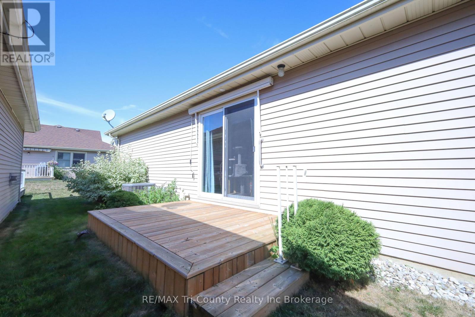 20 Edwin Crescent, Tillsonburg, Ontario  N4G 5H3 - Photo 3 - X12380029