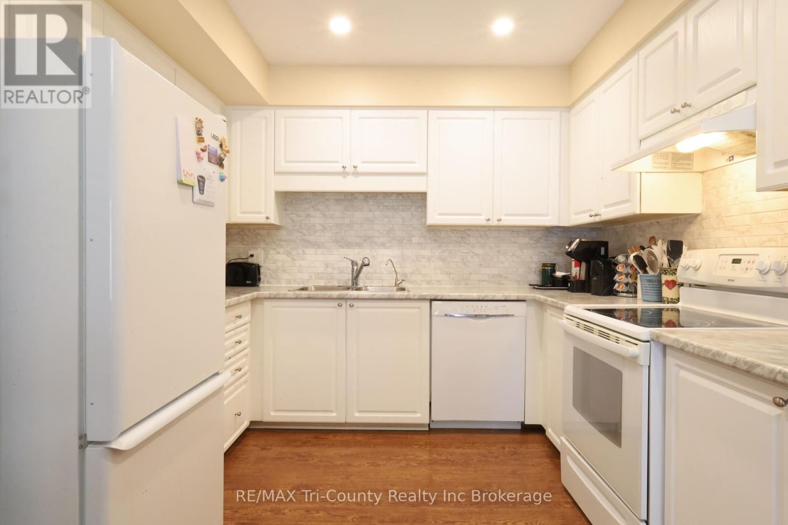 20 Edwin Crescent, Tillsonburg, Ontario  N4G 5H3 - Photo 4 - X12380029