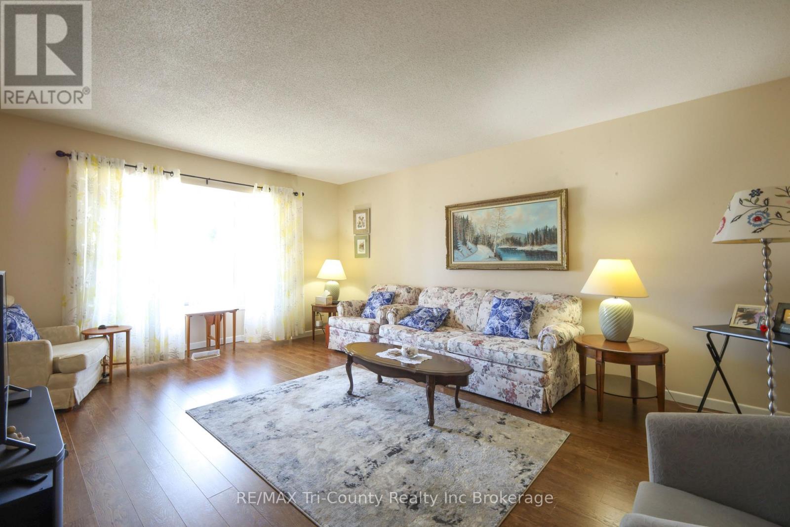 20 Edwin Crescent, Tillsonburg, Ontario  N4G 5H3 - Photo 9 - X12380029
