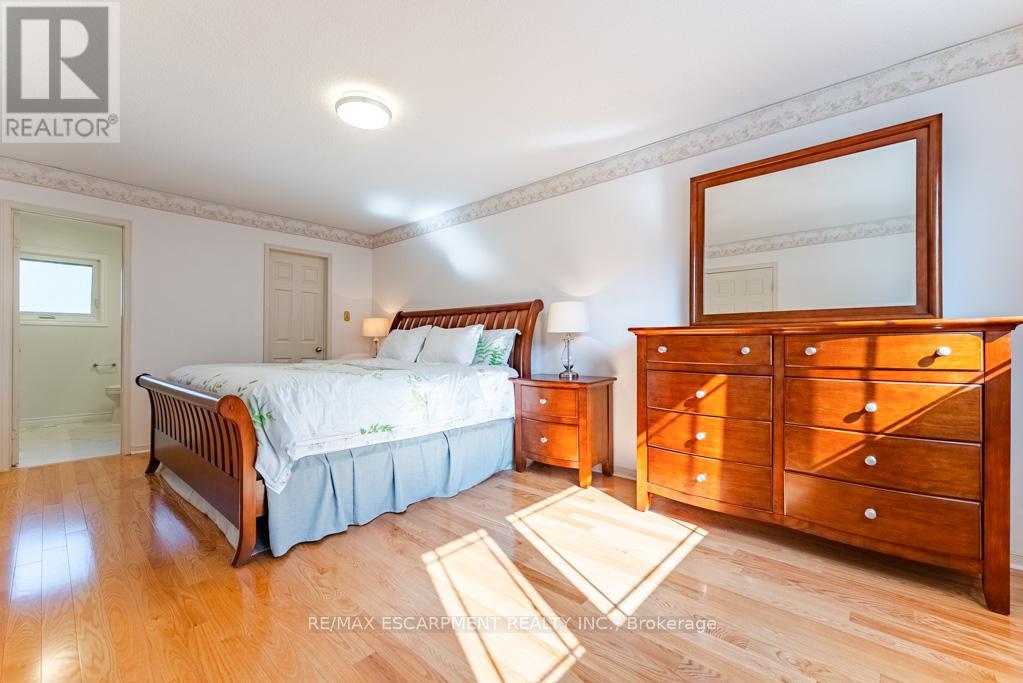 3036 Swansea Drive, Oakville, Ontario  L6L 6H9 - Photo 25 - W12379838