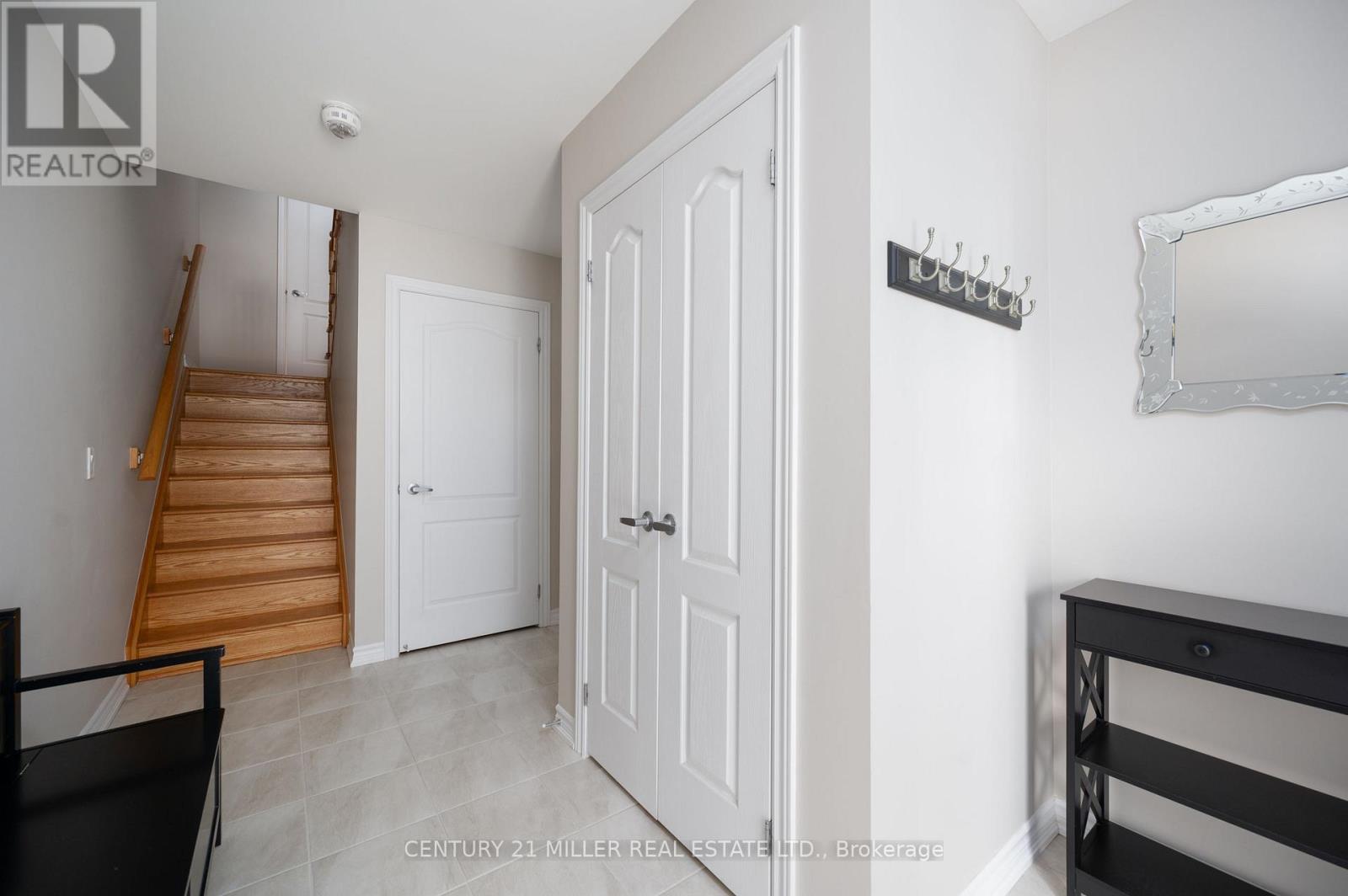 3084 Cascade Common, Oakville, Ontario  L6H 0R7 - Photo 4 - W12379864