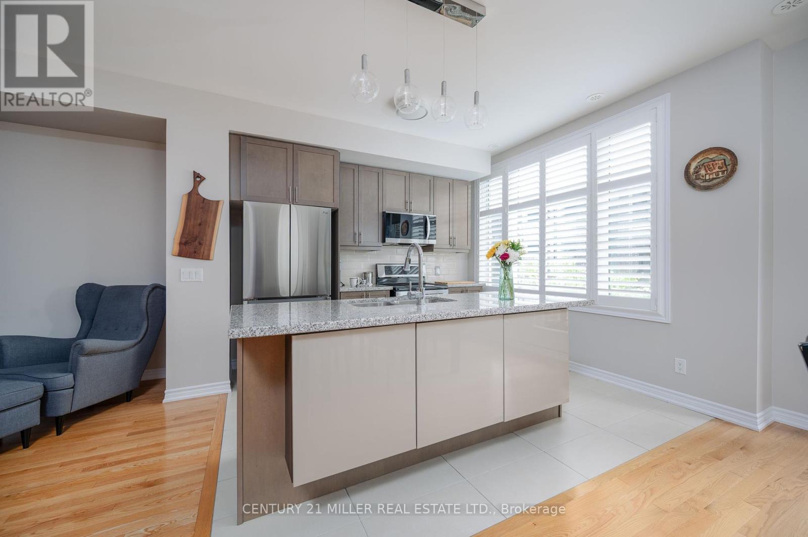 3084 Cascade Common, Oakville, Ontario  L6H 0R7 - Photo 5 - W12379864