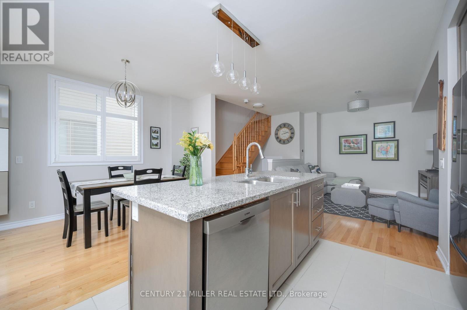 3084 Cascade Common, Oakville, Ontario  L6H 0R7 - Photo 8 - W12379864