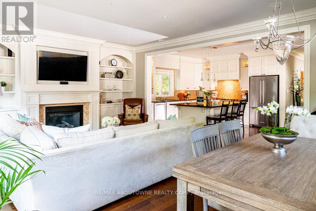 44 Head Street, Oakville, Ontario  L6K 1L5 - Photo 14 - W12379865