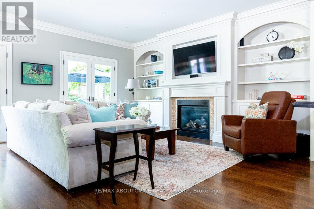 44 Head Street, Oakville, Ontario  L6K 1L5 - Photo 15 - W12379865