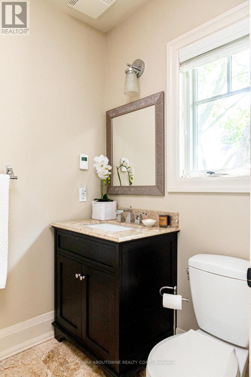 44 Head Street, Oakville, Ontario  L6K 1L5 - Photo 27 - W12379865