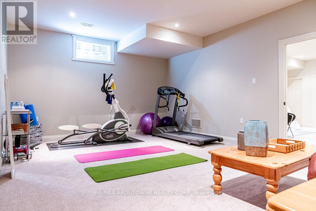 44 Head Street, Oakville, Ontario  L6K 1L5 - Photo 33 - W12379865