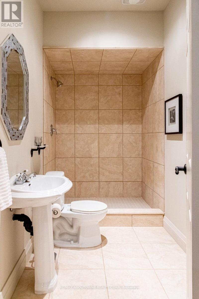 44 Head Street, Oakville, Ontario  L6K 1L5 - Photo 36 - W12379865