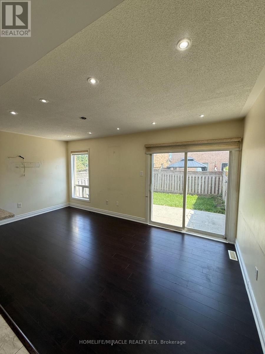 19 Garibaldi Drive, Brampton, Ontario  L6X 4Y7 - Photo 10 - W12379877