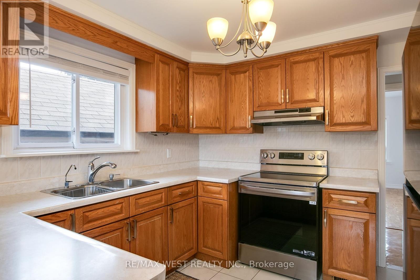 50 Larchmere Avenue, Toronto, Ontario  M9L 2N3 - Photo 11 - W12379891