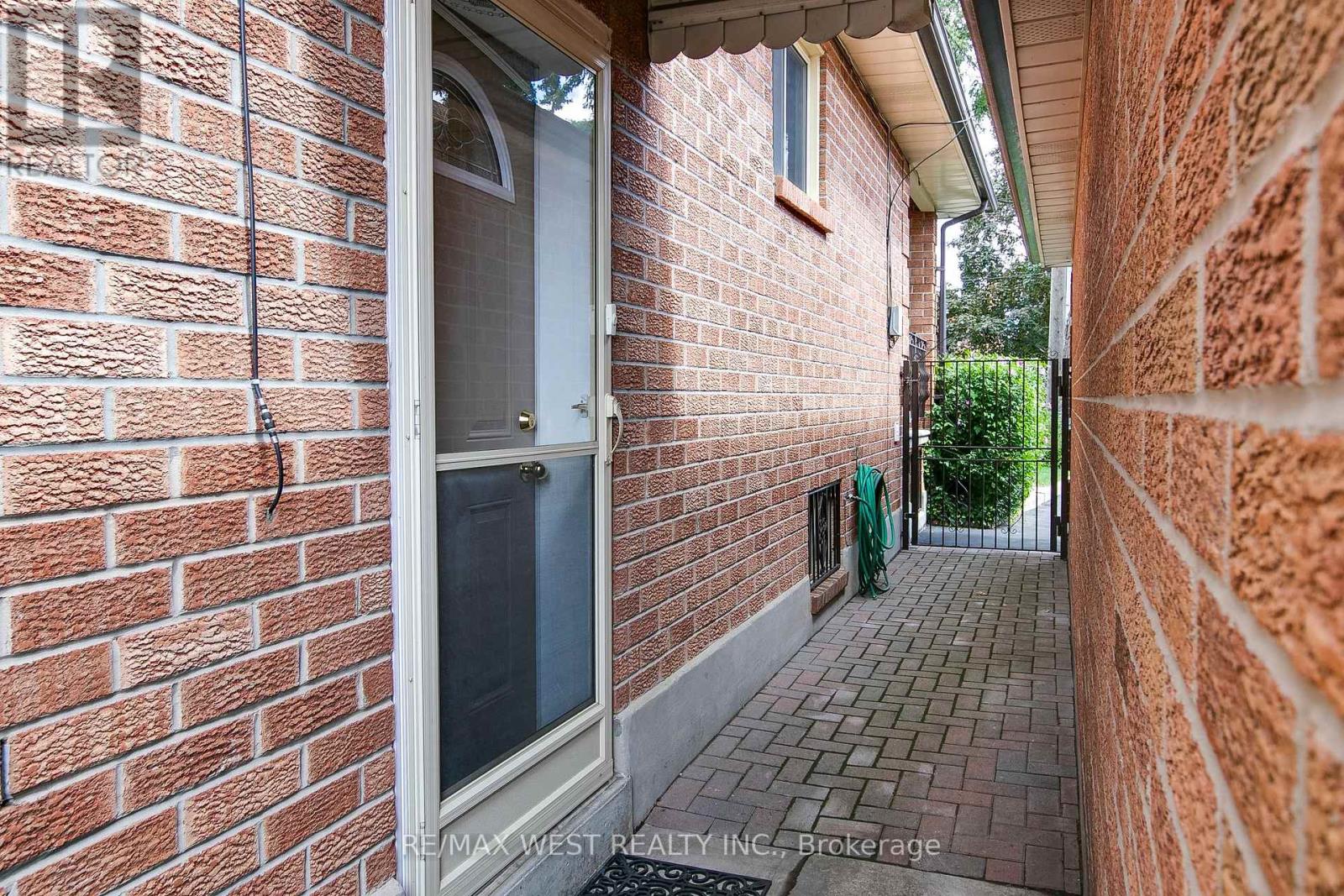 50 Larchmere Avenue, Toronto, Ontario  M9L 2N3 - Photo 33 - W12379891