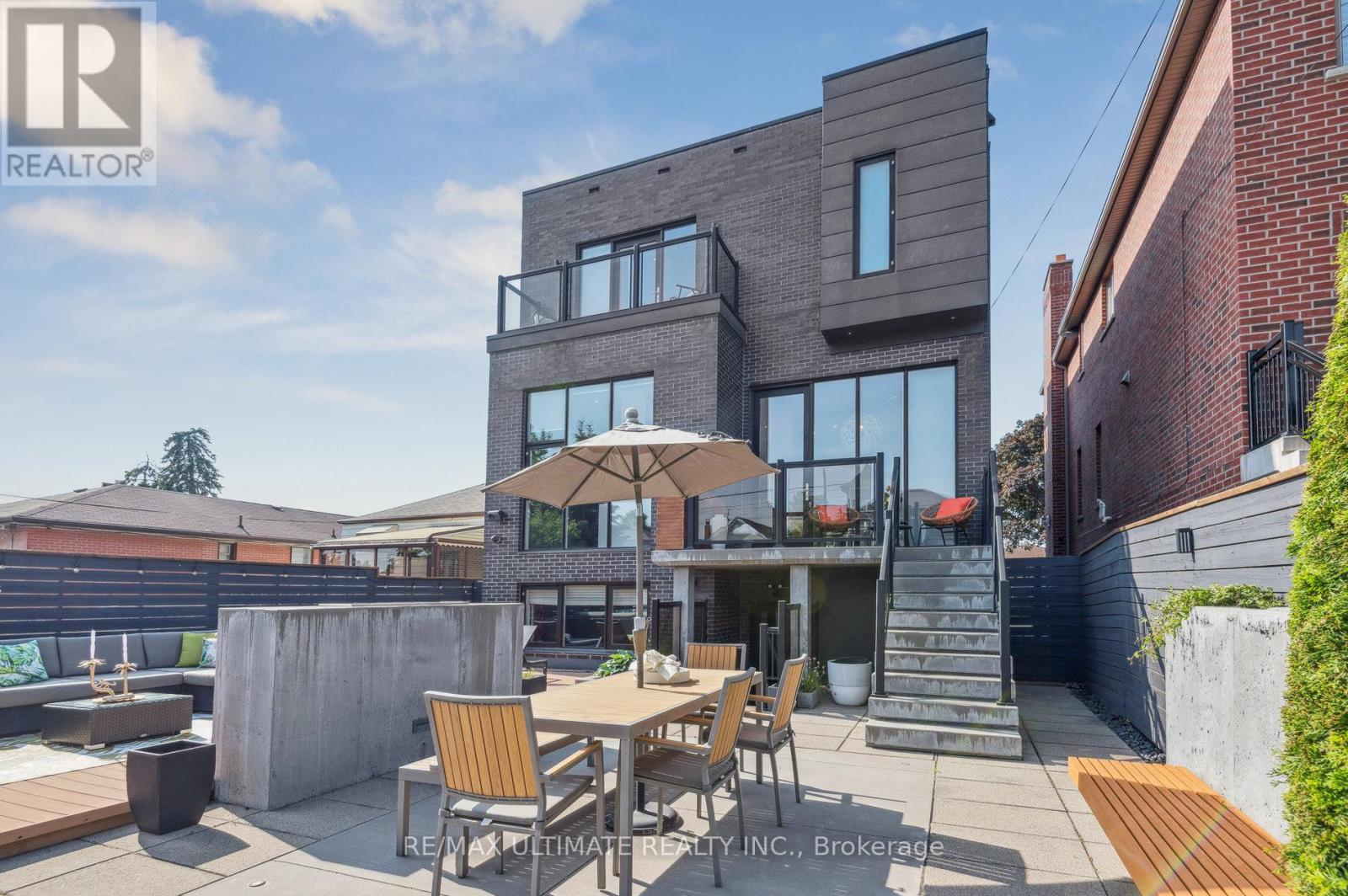 1139 Glengrove Avenue W, Toronto, Ontario  M6B 2K5 - Photo 32 - W12379904