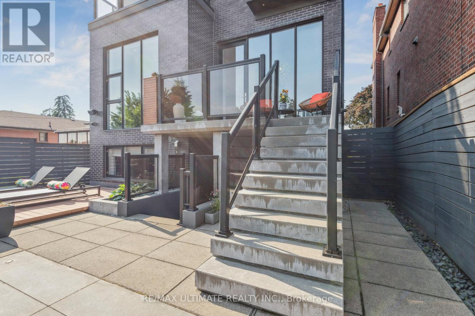 1139 Glengrove Avenue W, Toronto, Ontario  M6B 2K5 - Photo 38 - W12379904