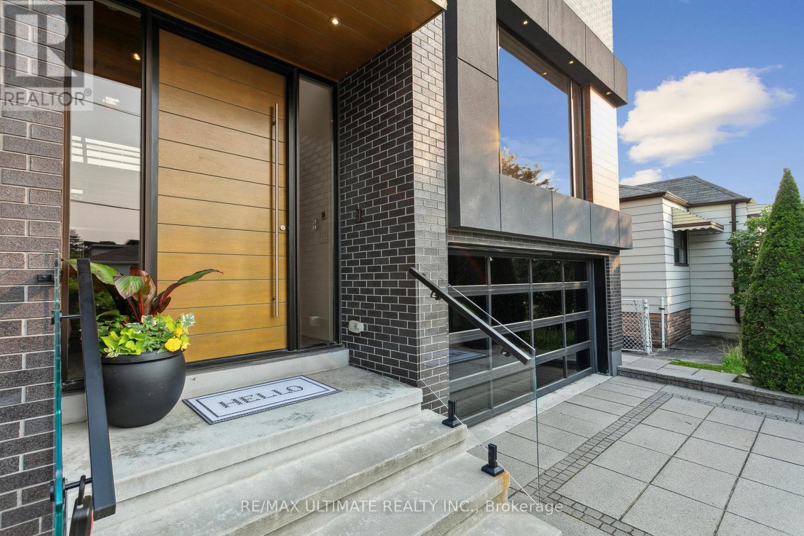 1139 Glengrove Avenue W, Toronto, Ontario  M6B 2K5 - Photo 43 - W12379904