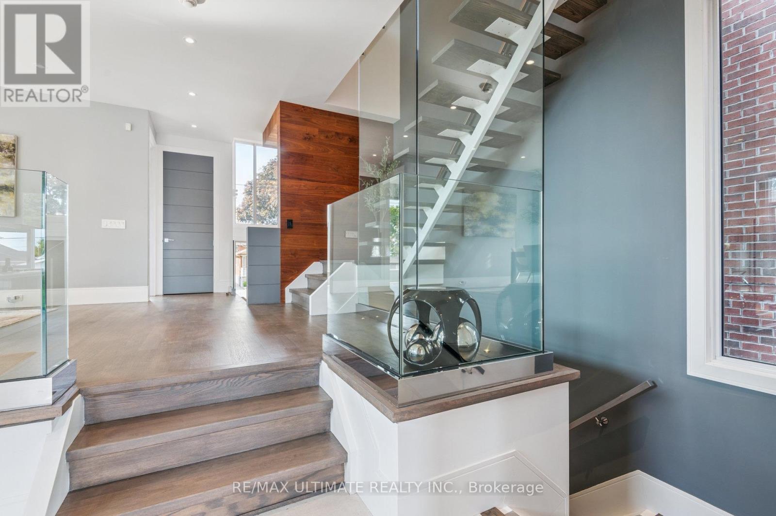 1139 Glengrove Avenue W, Toronto, Ontario  M6B 2K5 - Photo 6 - W12379904