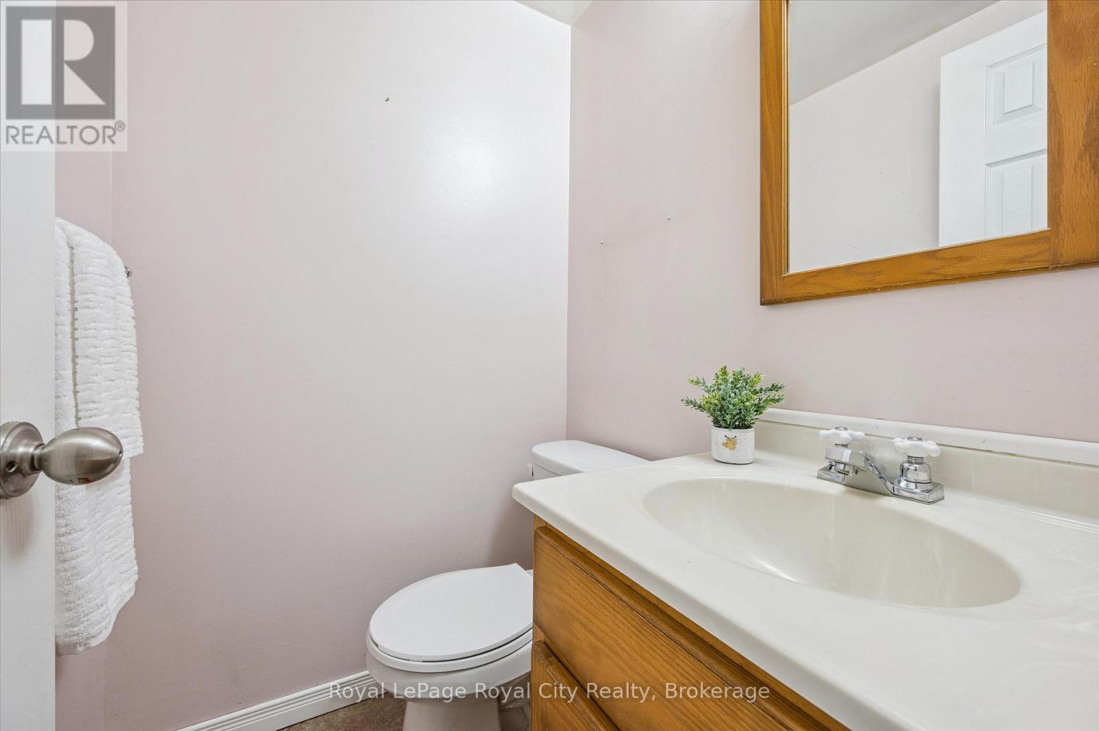 17 Springdale Boulevard, Guelph, Ontario  N1H 6X4 - Photo 17 - X12380060