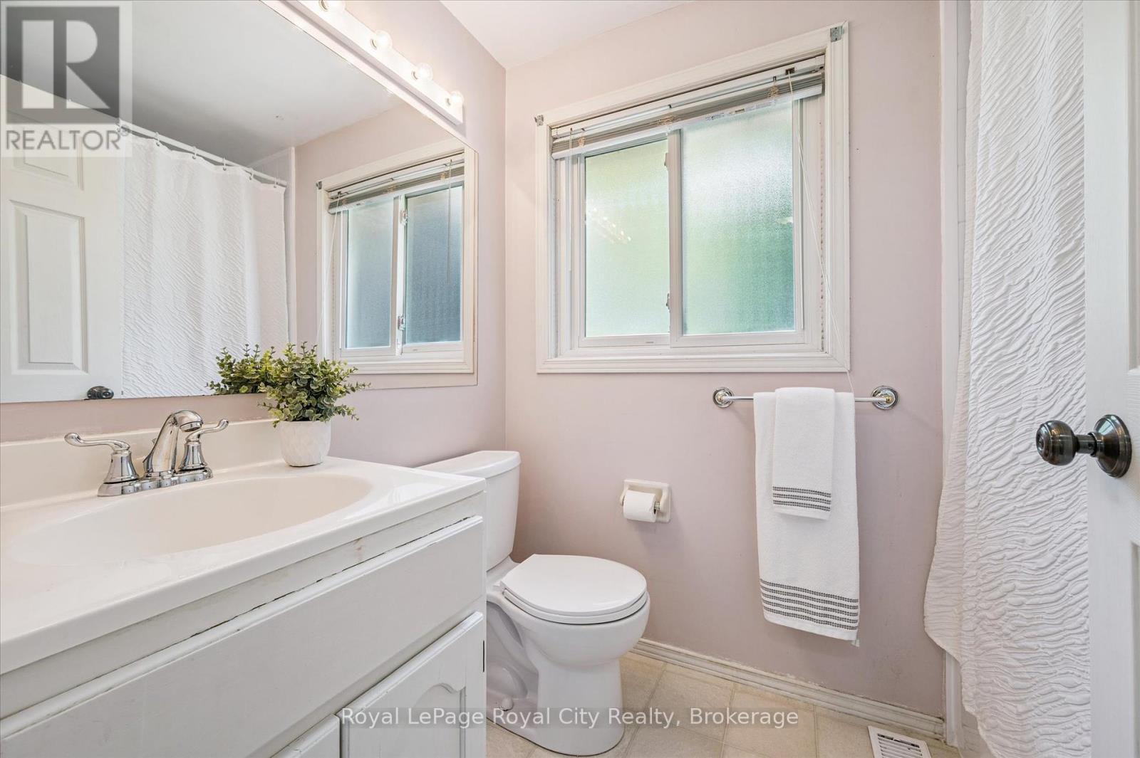 17 Springdale Boulevard, Guelph, Ontario  N1H 6X4 - Photo 25 - X12380060
