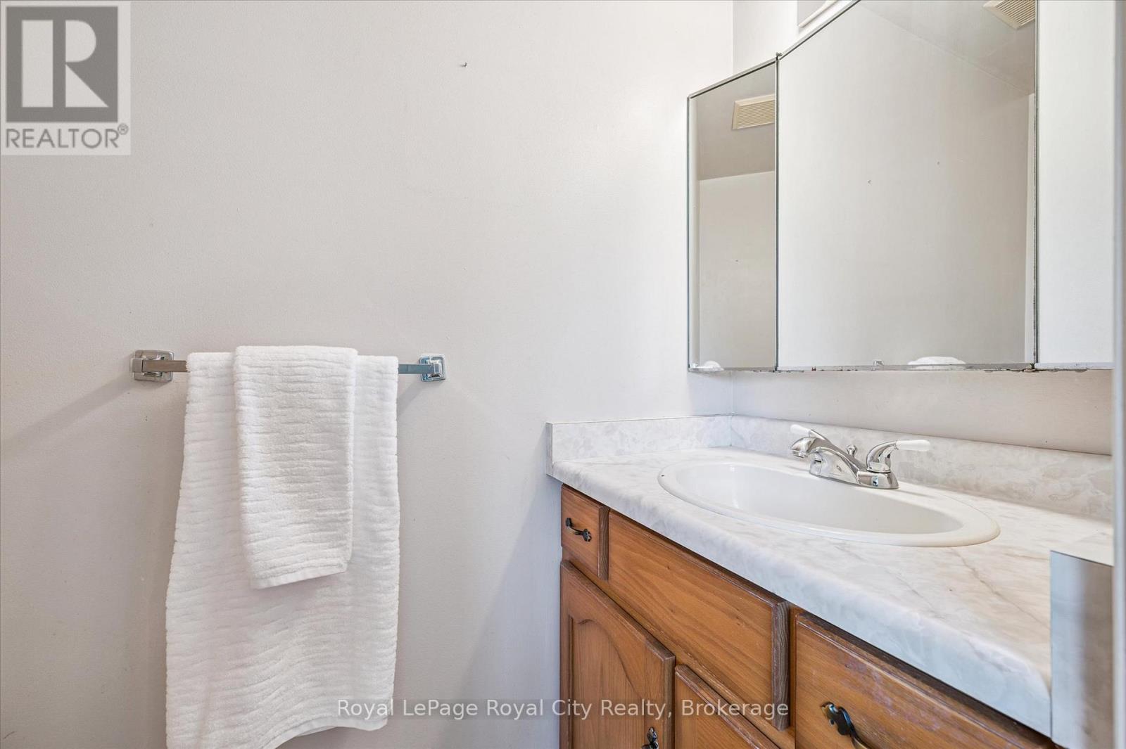 17 Springdale Boulevard, Guelph, Ontario  N1H 6X4 - Photo 22 - X12380060
