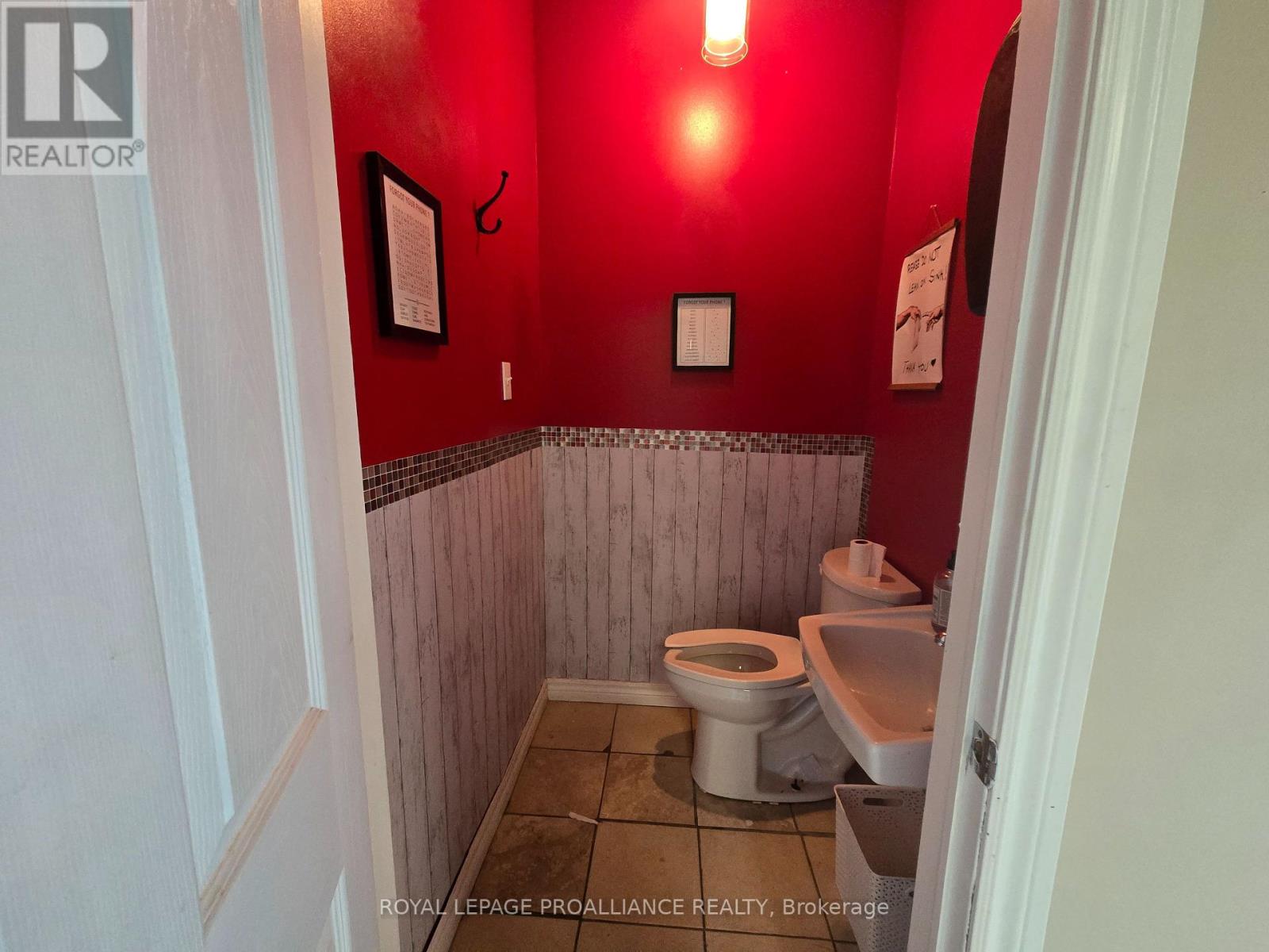 115 - 22 Front Street, Quinte West, Ontario K8V 3P1 - Photo 10 - X12350065