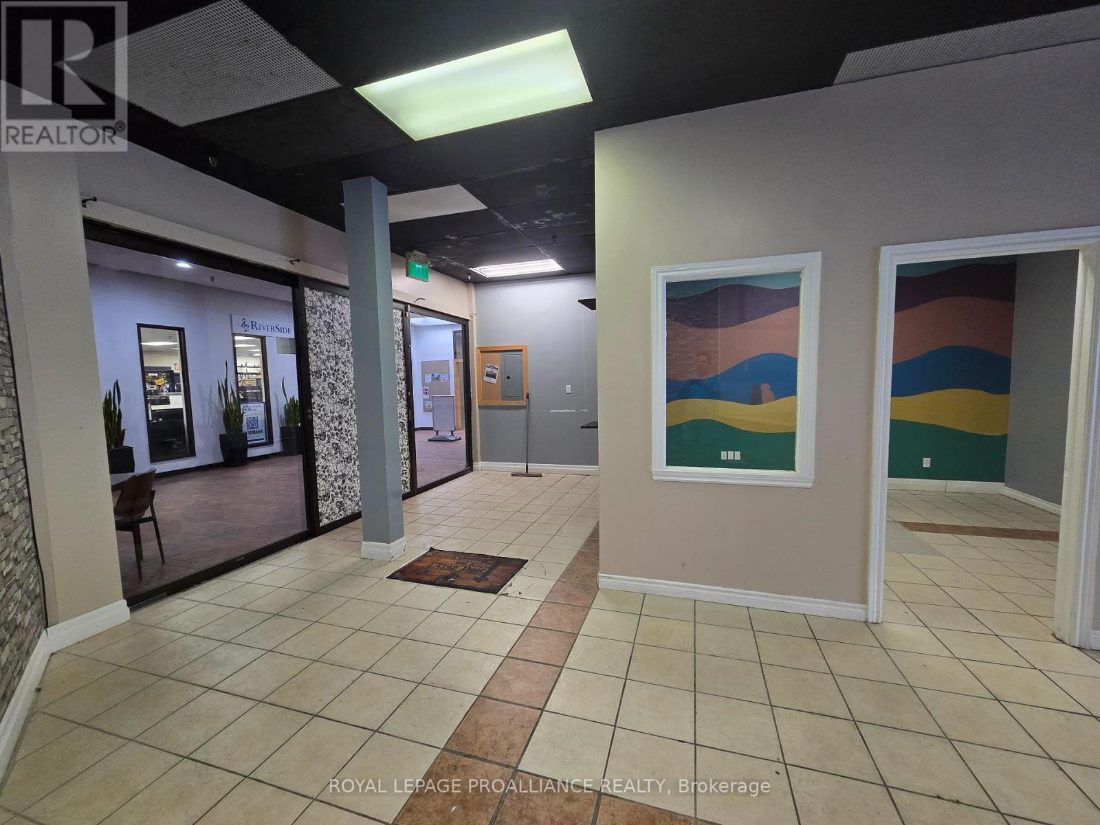 115 - 22 Front Street, Quinte West, Ontario K8V 3P1 - Photo 6 - X12350065