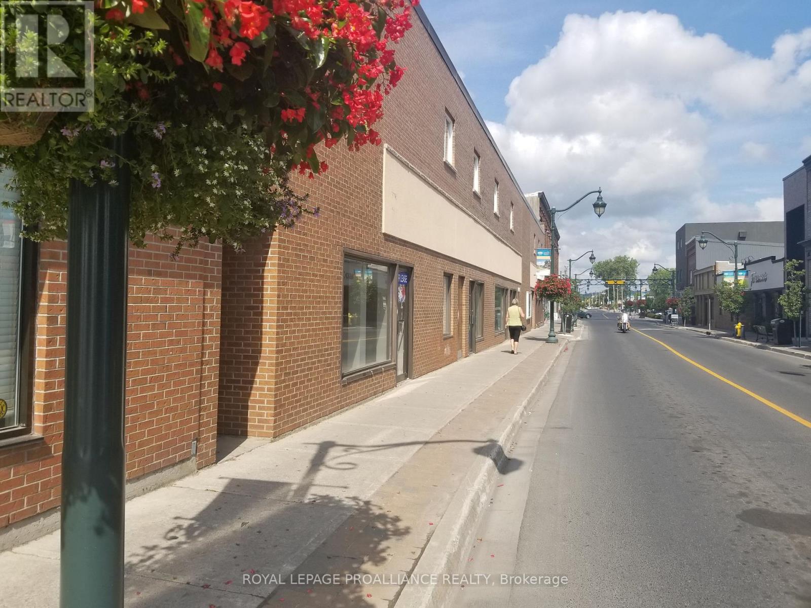 115 - 22 Front Street, Quinte West, Ontario K8V 3P1 - Photo 1 - X12350065