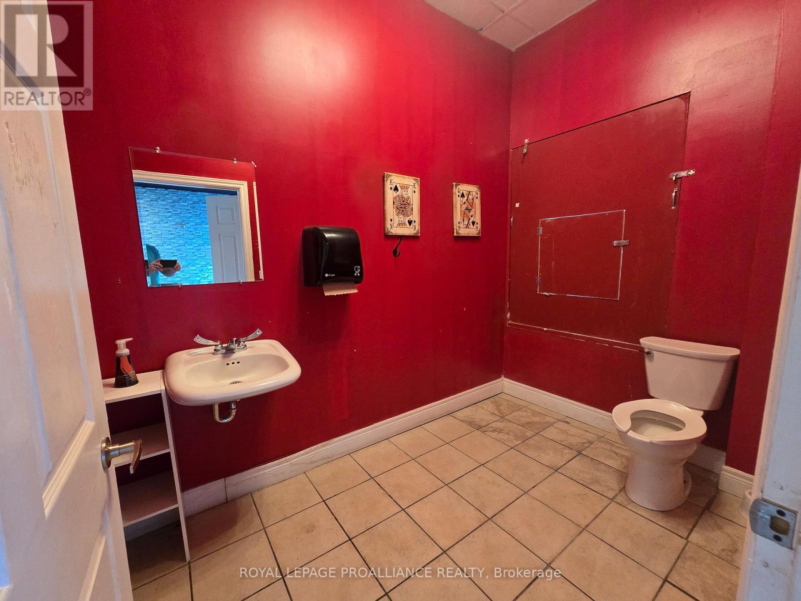 115 - 22 Front Street, Quinte West, Ontario K8V 3P1 - Photo 9 - X12350065