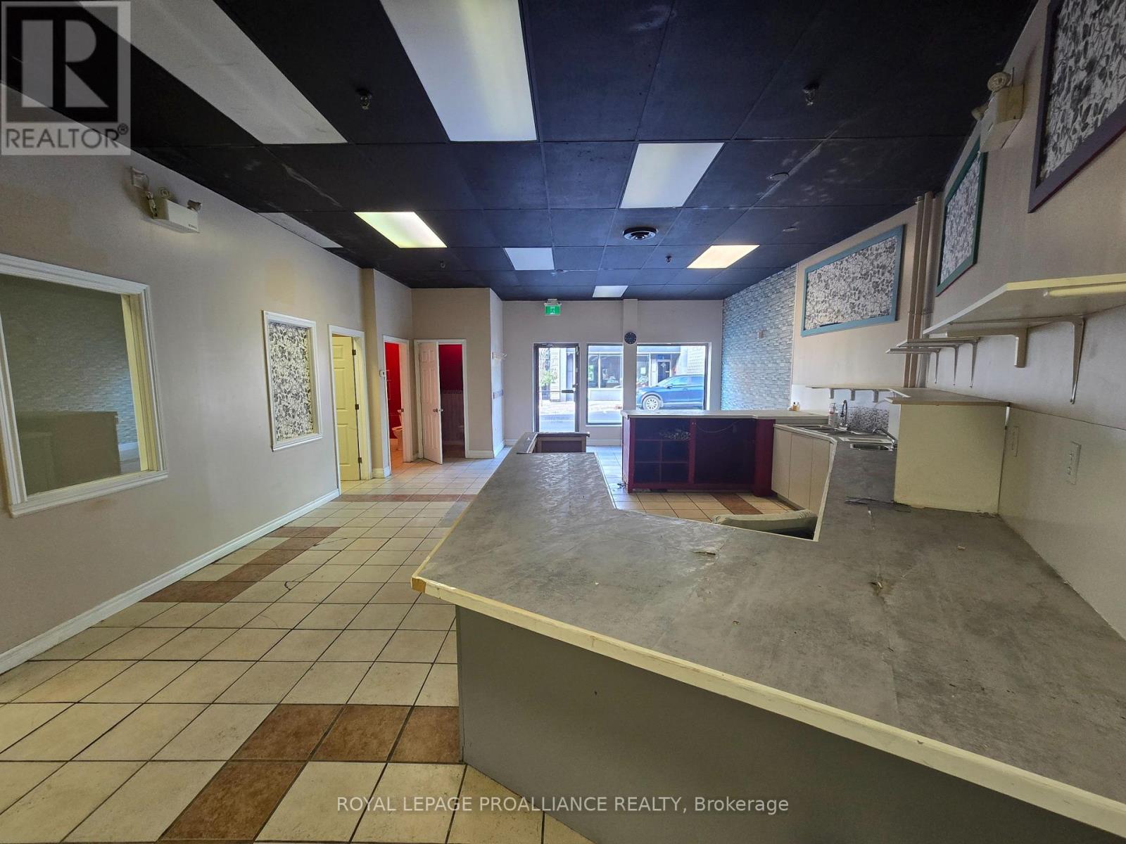 115 - 22 Front Street, Quinte West, Ontario K8V 3P1 - Photo 5 - X12350065