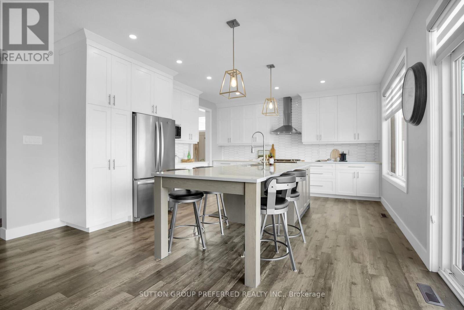 Photo 12 of 45 for 551 Scenic Court