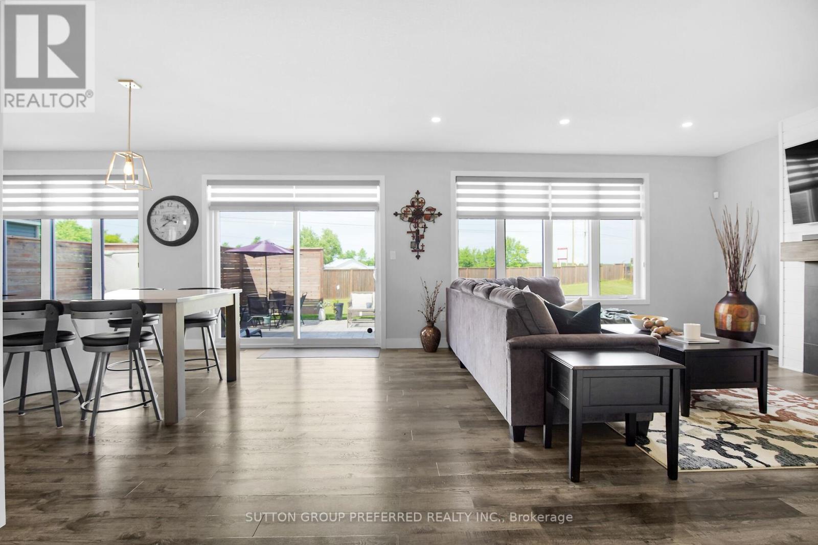 Photo 8 of 45 for 551 Scenic Court