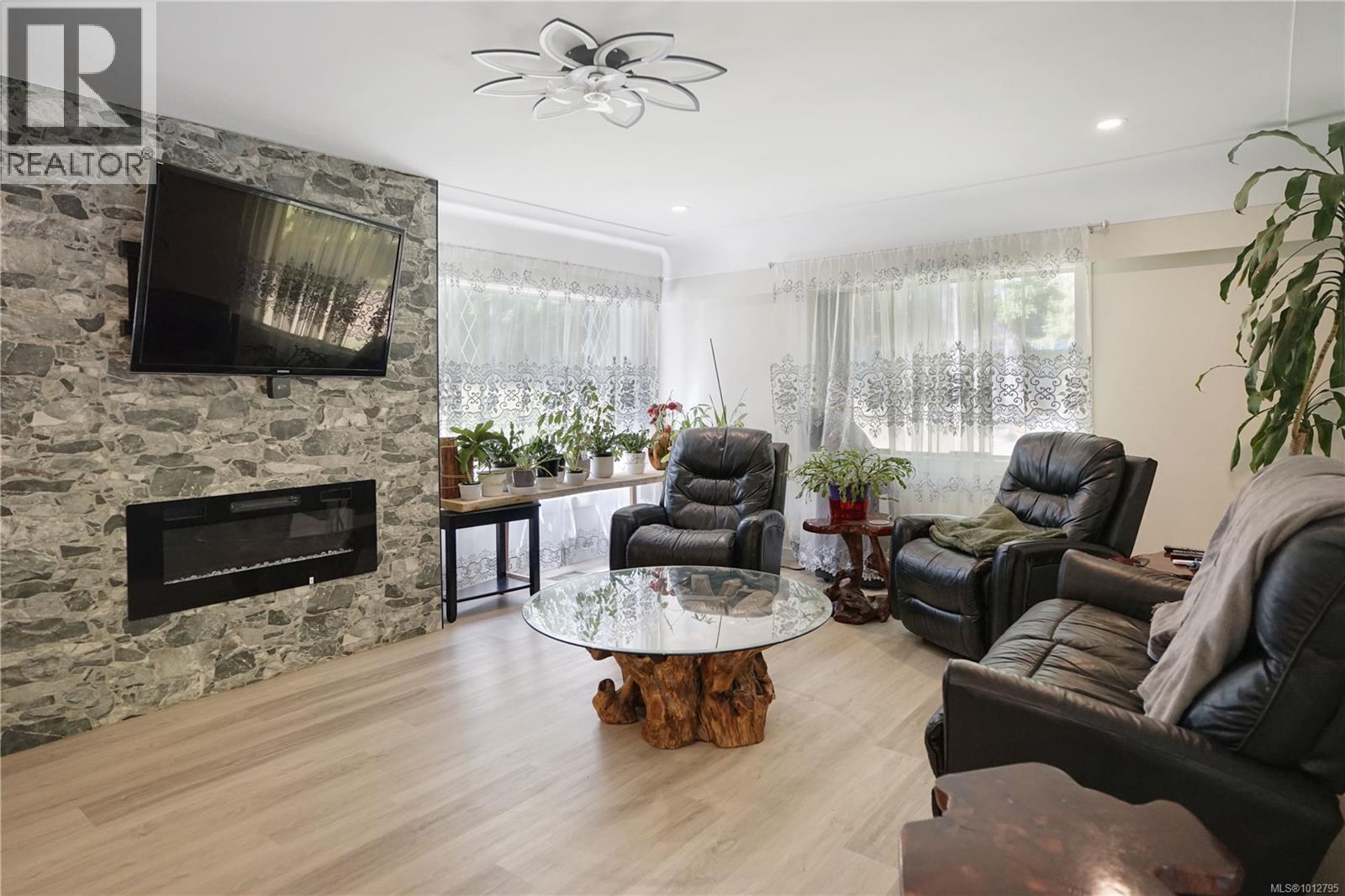 Property at 3090 Decourcy Dr image 4