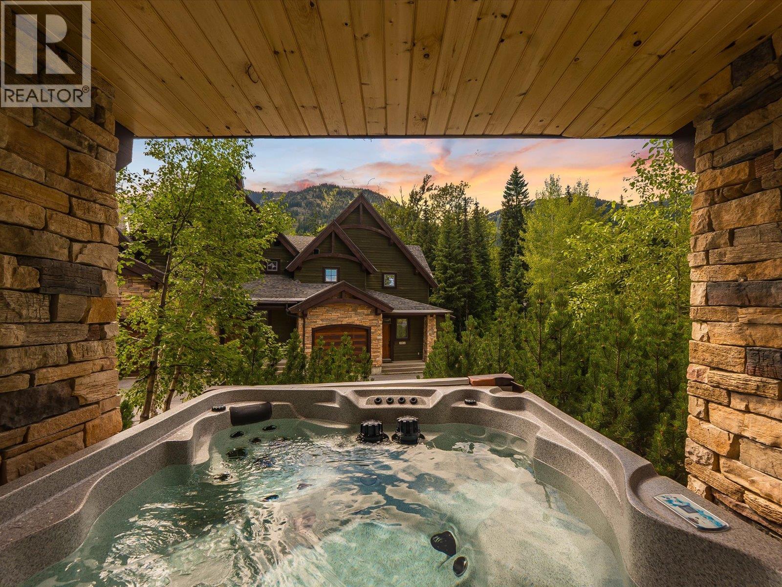 1002 Creekside Terrace Unit# A, Rossland, British Columbia  V0G 1Y0 - Photo 2 - 10349779