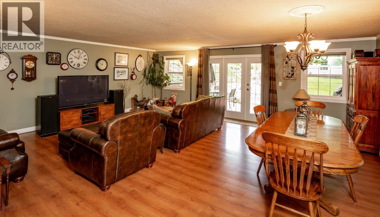 1160 22 Highway, Rossland, British Columbia  V0G 1Y0 - Photo 11 - 10356644